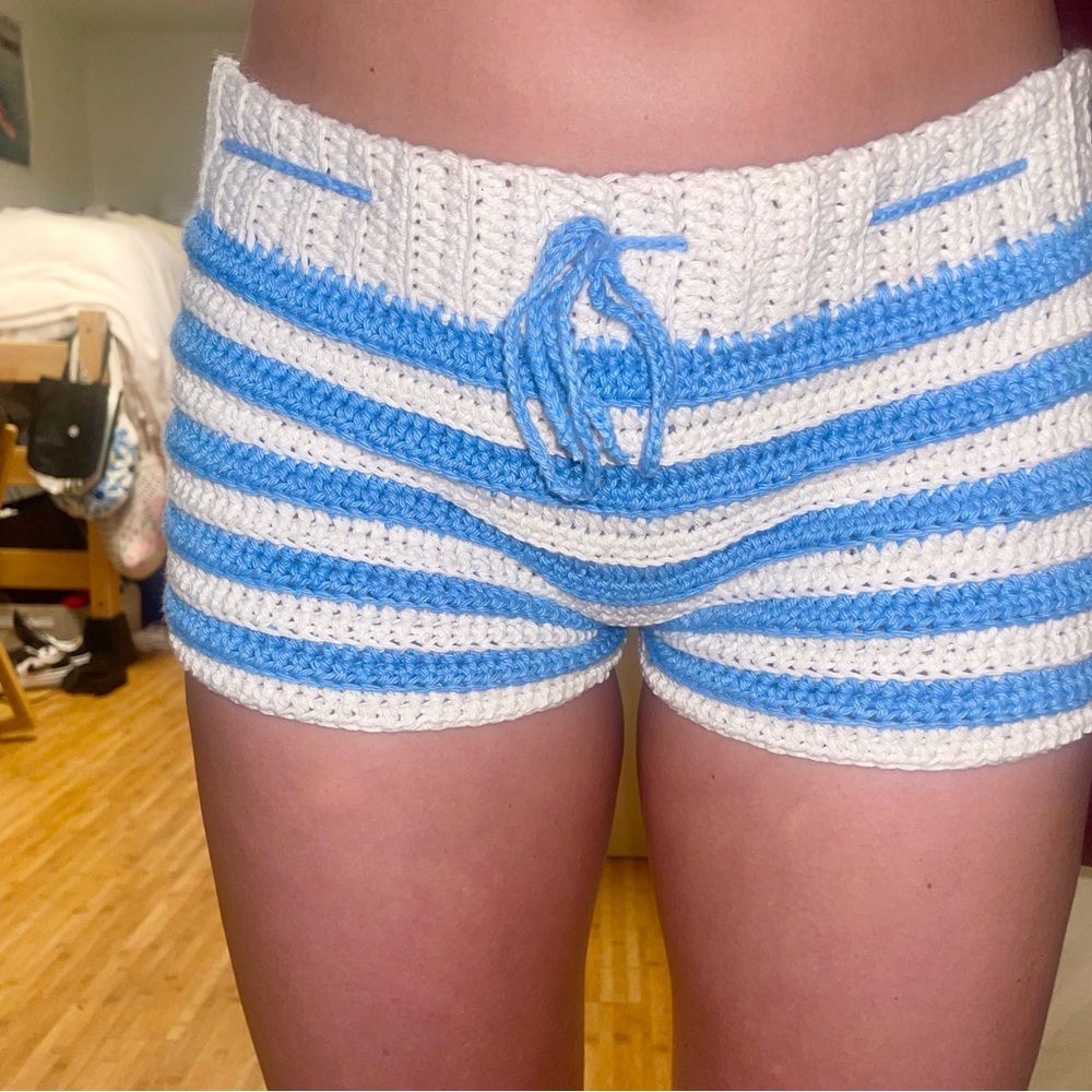 Retro Crochet Mini Shorts - Picture 3 of 3